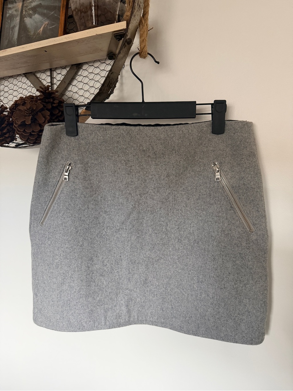 GAP Light Gray Wool-Blend Mini Skirt with Zip Mini Pockets sz 4